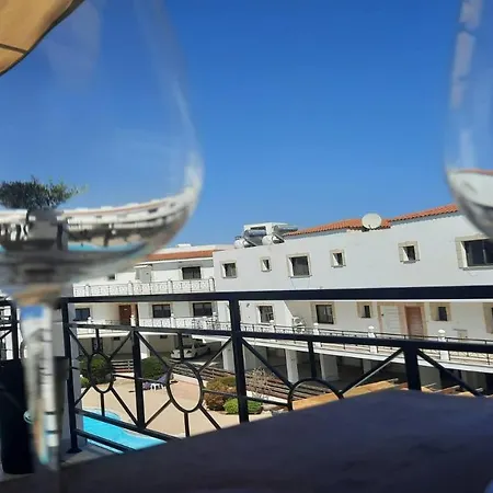 Paramount Gardens C201 Appartement