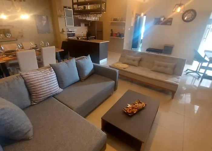 Paramount Gardens C201