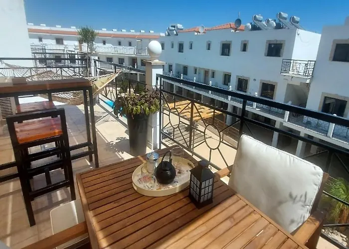 Paramount Gardens C201 Apartmán *