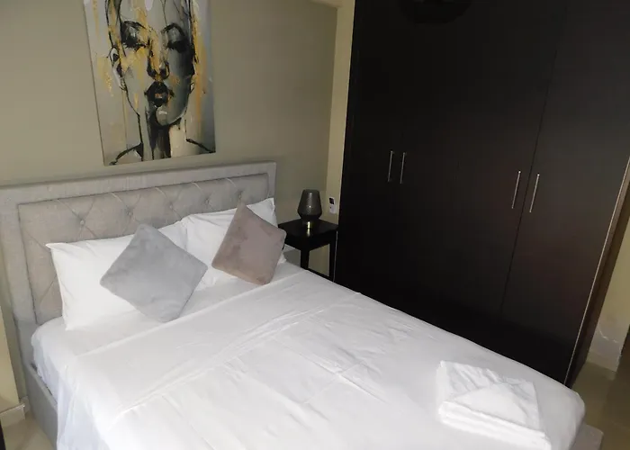 Paramount Gardens C201 Apartmán *